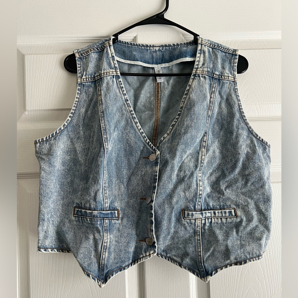 Elleven / Amazon Women’s Medium Blue Wash V-Neck Button Cropped Denim Vest XL